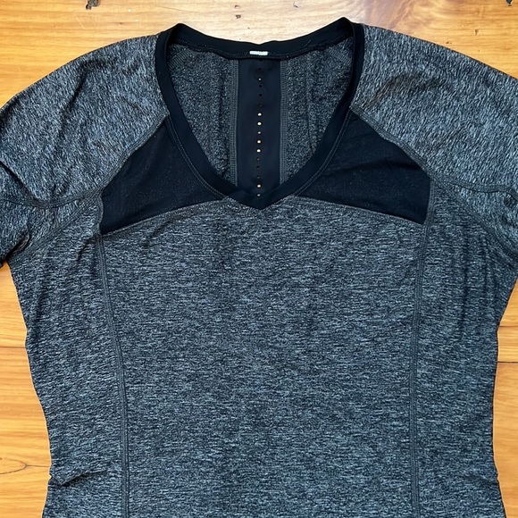 Lululemon Athletica long sleeve running top. Womens size 8. Color Grey. - Picture 3 of 8